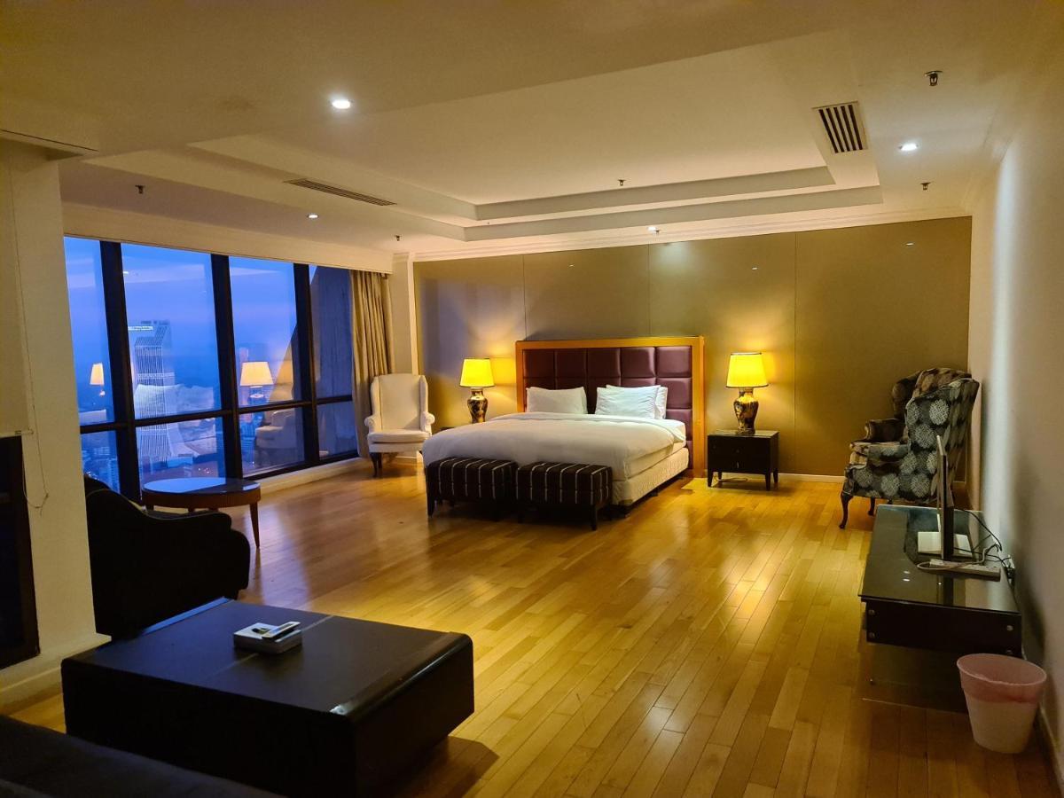 Raymond Suites At Berjaya Times Square Kuala Lumpur Kültér fotó